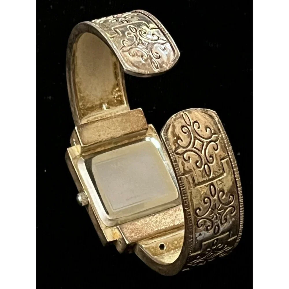 Narmi 5070 Silver Tone Cuff Watch Hinged Patina Quartz